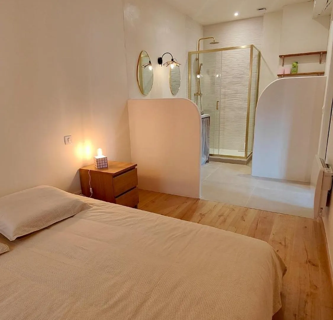 Appartement Bayonne Dans Maison Basque Avec Jardin 0*,  France